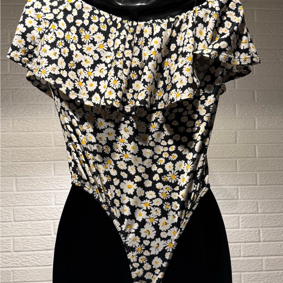 Vibe Floral Patterned Top‎ - Picture 2 of 4